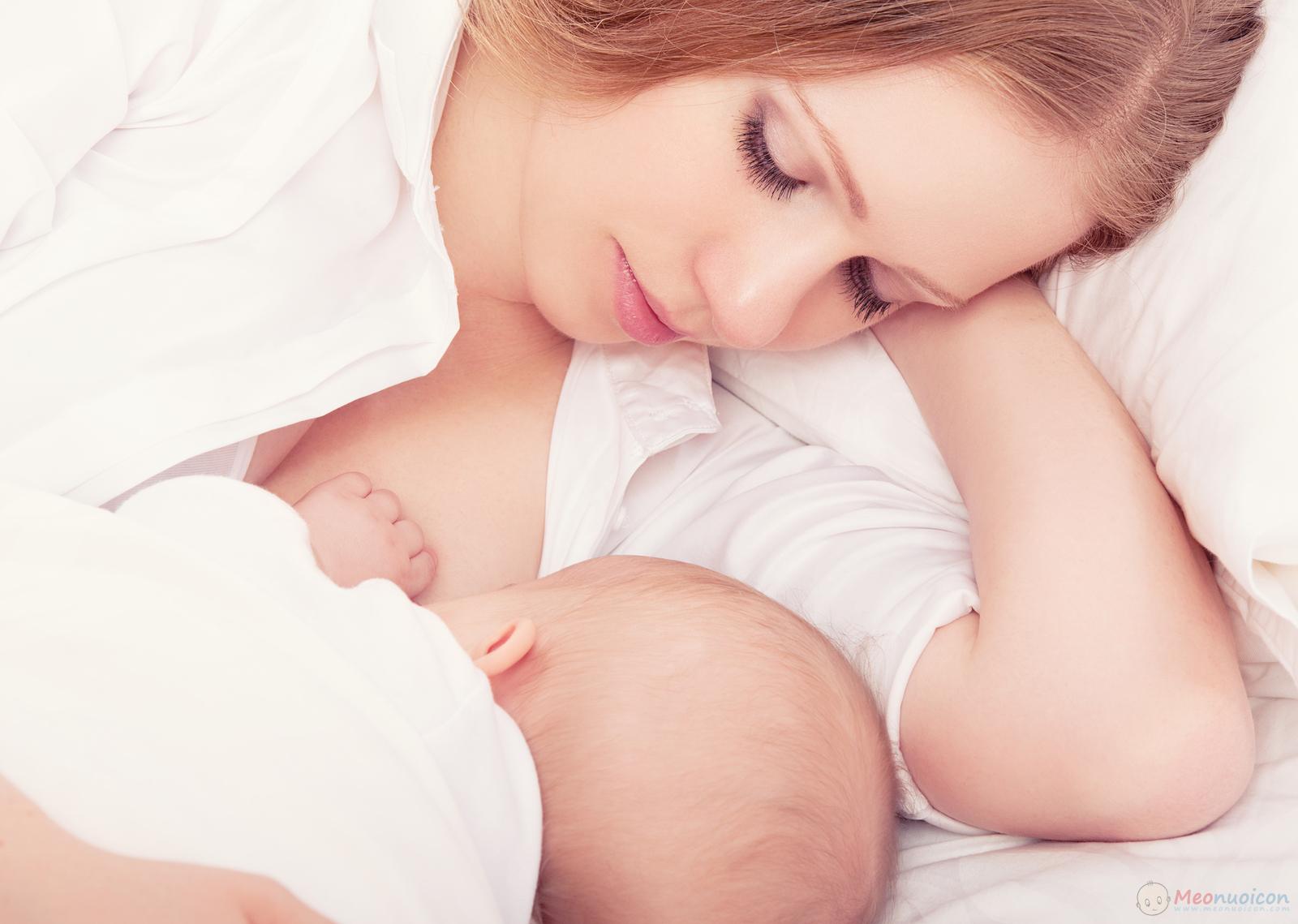 Mẹ cho con bú sau sinh sẽ có lợi về mặt sức khỏe cho cả hai mẹ con