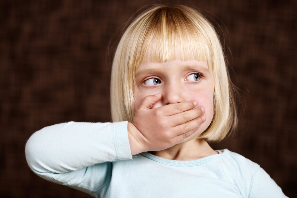 Hiện tượng chậm nói ở trẻ được chia làm hai loại: chậm nói đơn thuần và chậm nói tự kỷ.