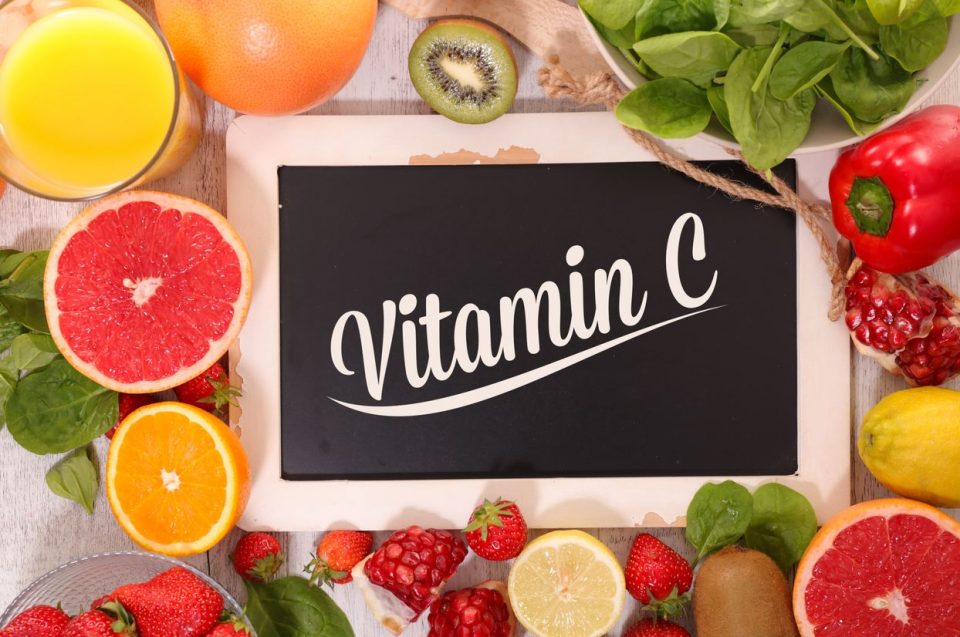 Vitamin C còn tham gia tổng hợp chất dẫn truyền thần kinh norepinephrine. 